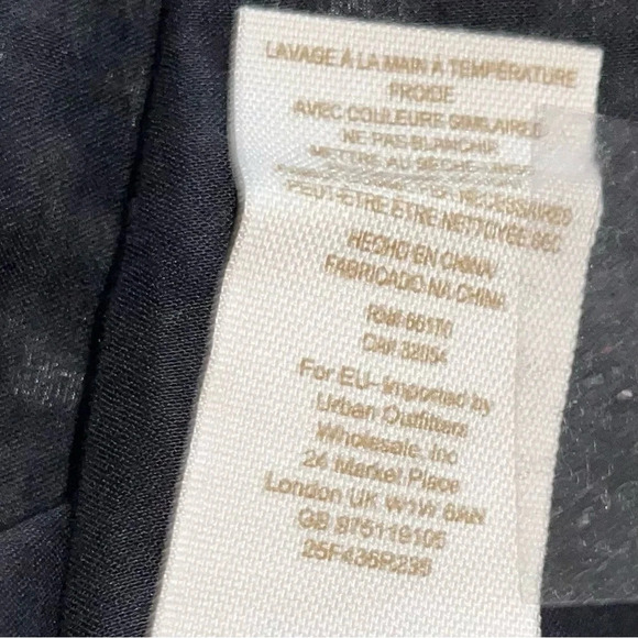 Free People black and white woven mini skirt, size 0. - Picture 5 of 6